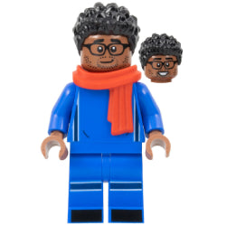 soc163ブルーユニフォームとメガネのサッカーサポーターの男性(#40634)